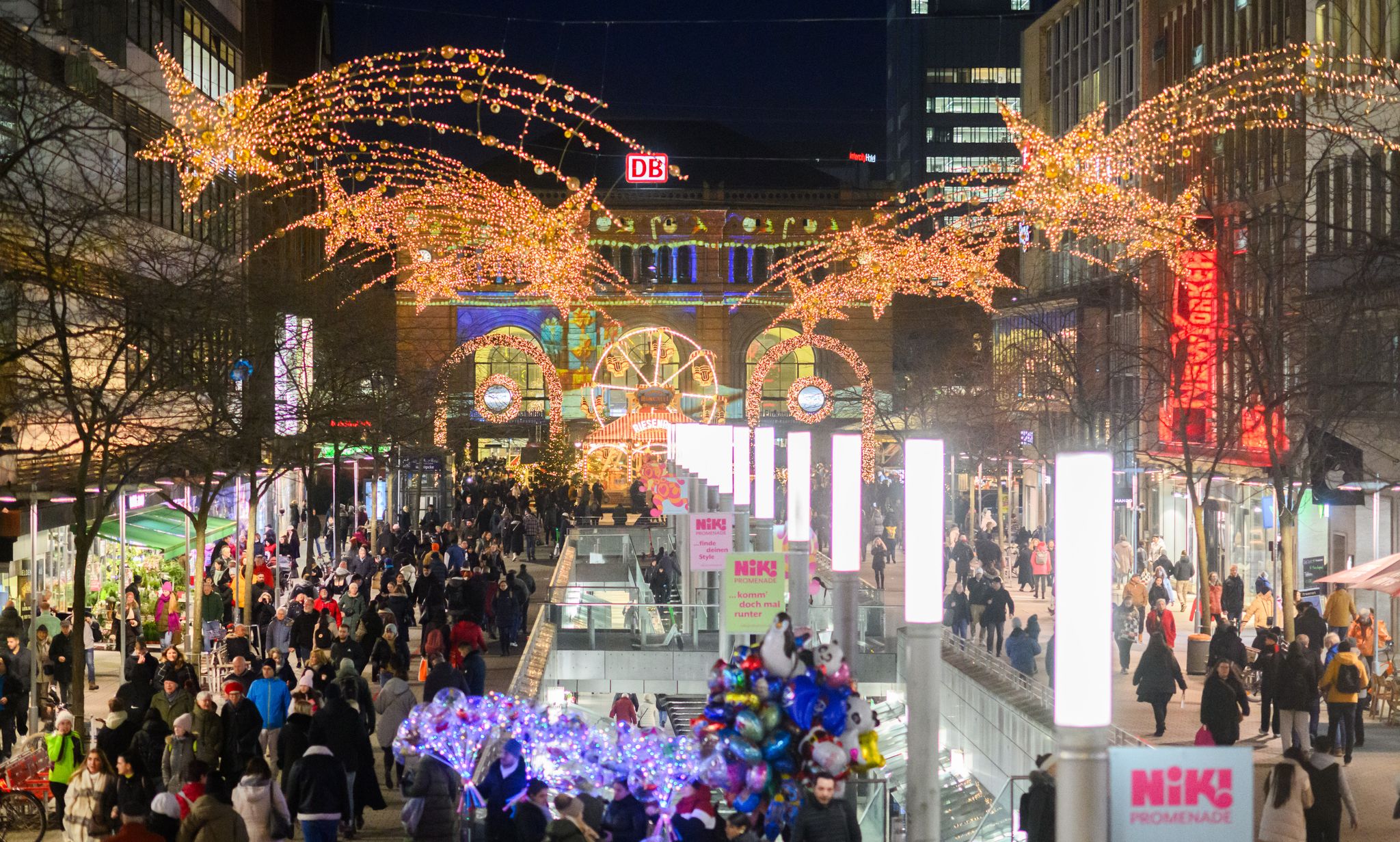 Weihnachtsgeschenke in Deutschland: Einzelhändler erwarten bescheidenes Geschäft