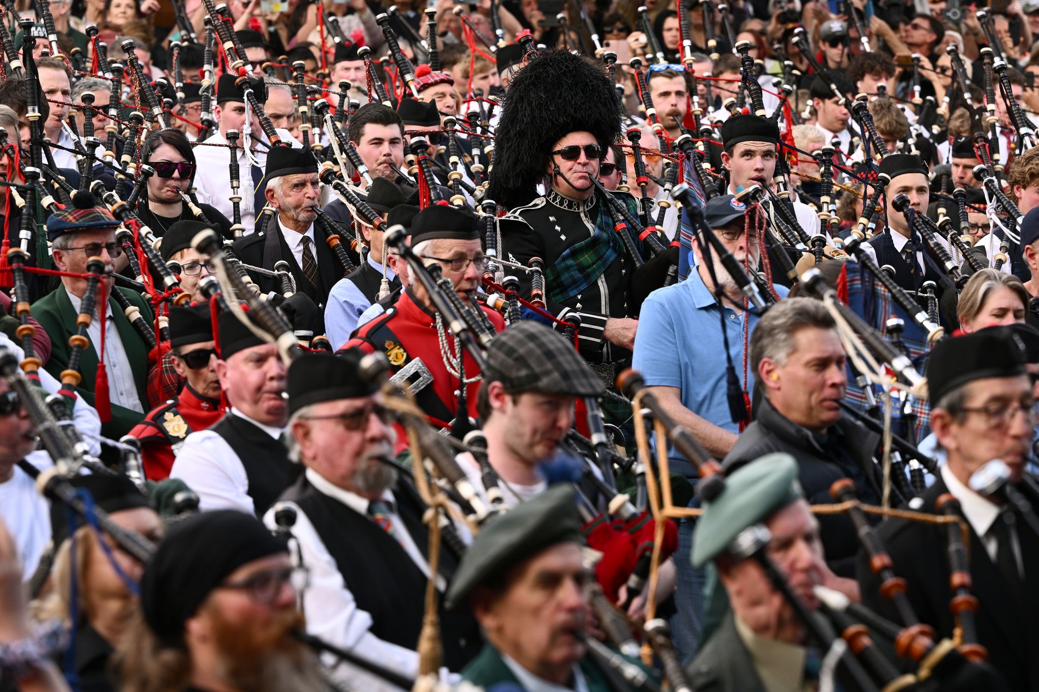 Melbourne: 374 Dudelsackspieler knacken mit AC/DC Weltrekord