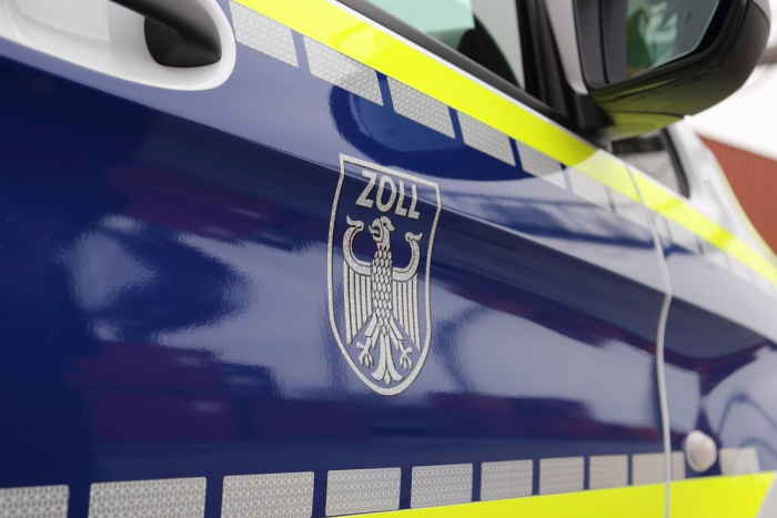 Flensburg: Verdacht auf Förderung von Prostitution, ZOLL durchsucht mehrere Wohnungen