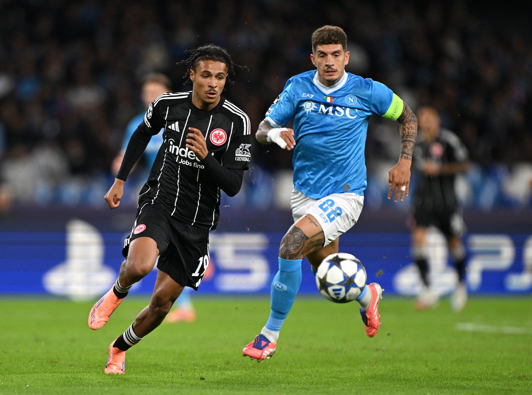 Eintracht Frankfurt erkämpft sich einen Punkt gegen SSC Neapel