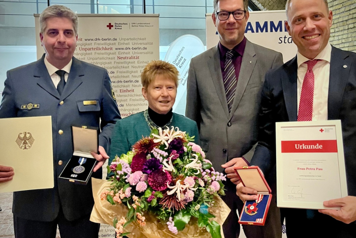 Bezirk Marzahn-Hellersdorf: Doppelte Ehrung für Petra Pau