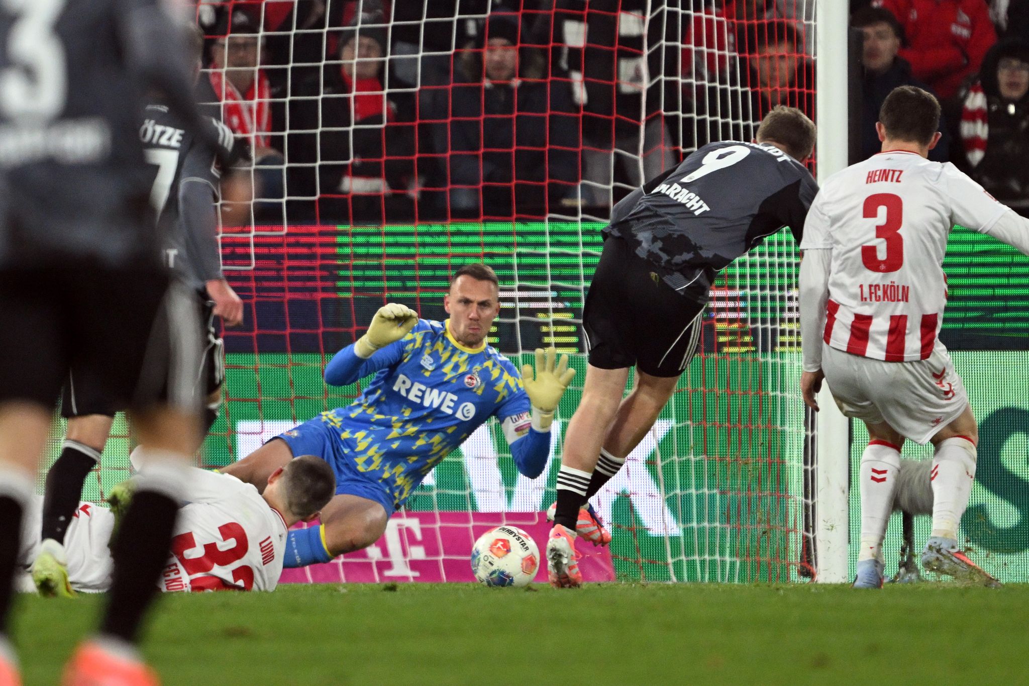 Eintracht Frankfurt dreht Spiel in Köln und feiert Auswärtssieg