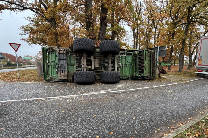 Traktorunfall in Wöbbelin, hoher Sachschaden