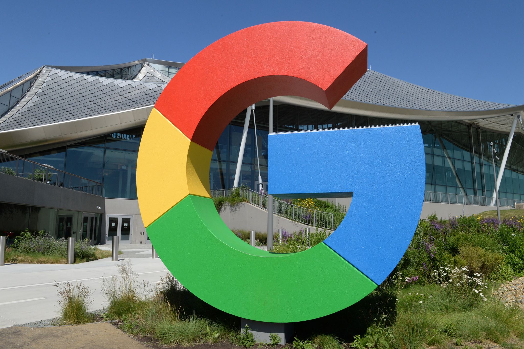 Google greift ChatGPT mit verbessertem KI-Modell an