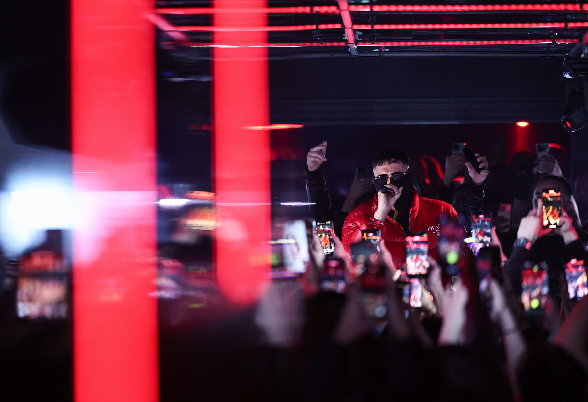 Rapper Haftbefehl legt Blitzauftritt in Gießen hin