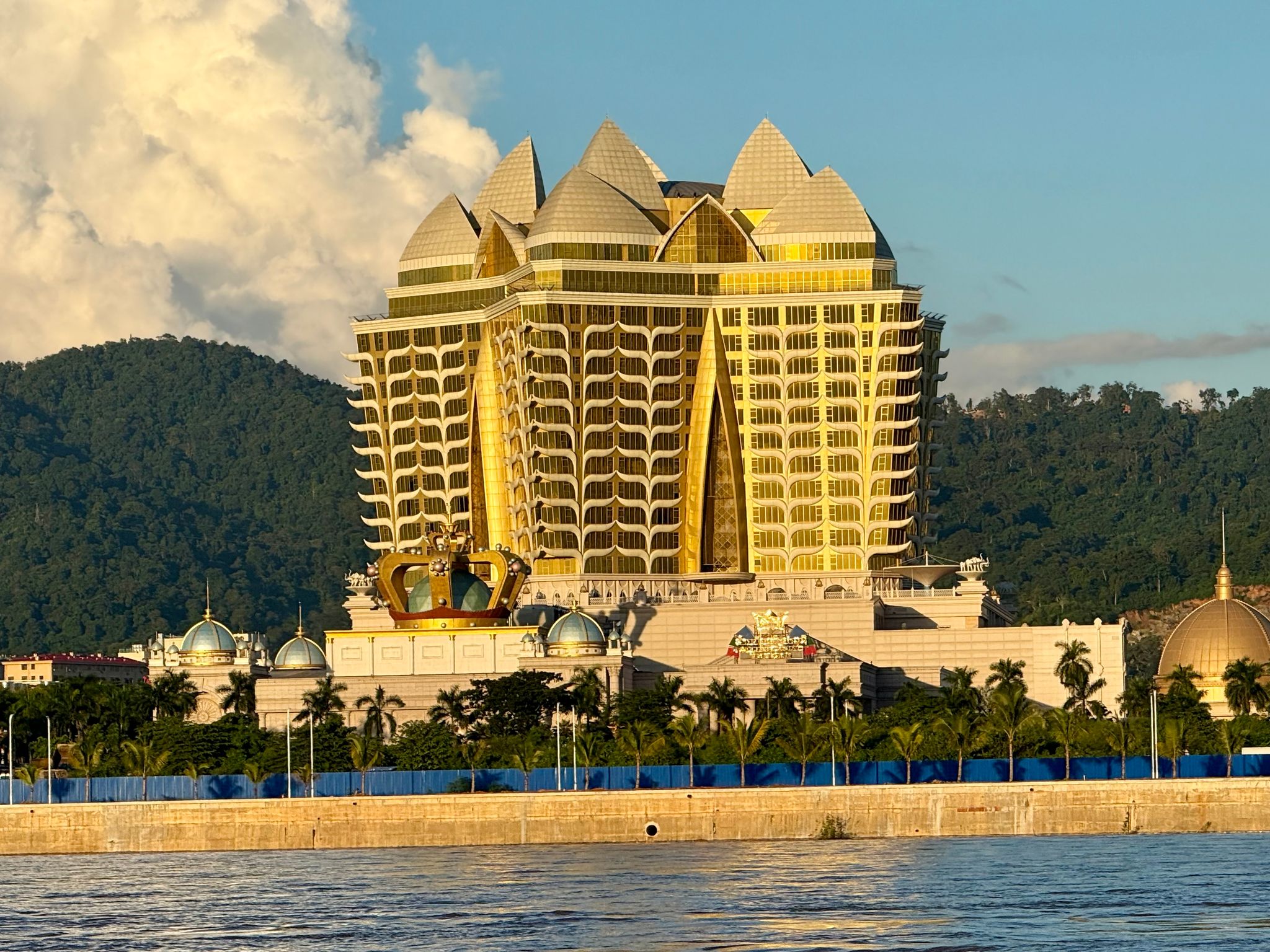 Das geheime Reich im Goldenen Dreieck: Zwischen Glitzerwelt und Schattenreich