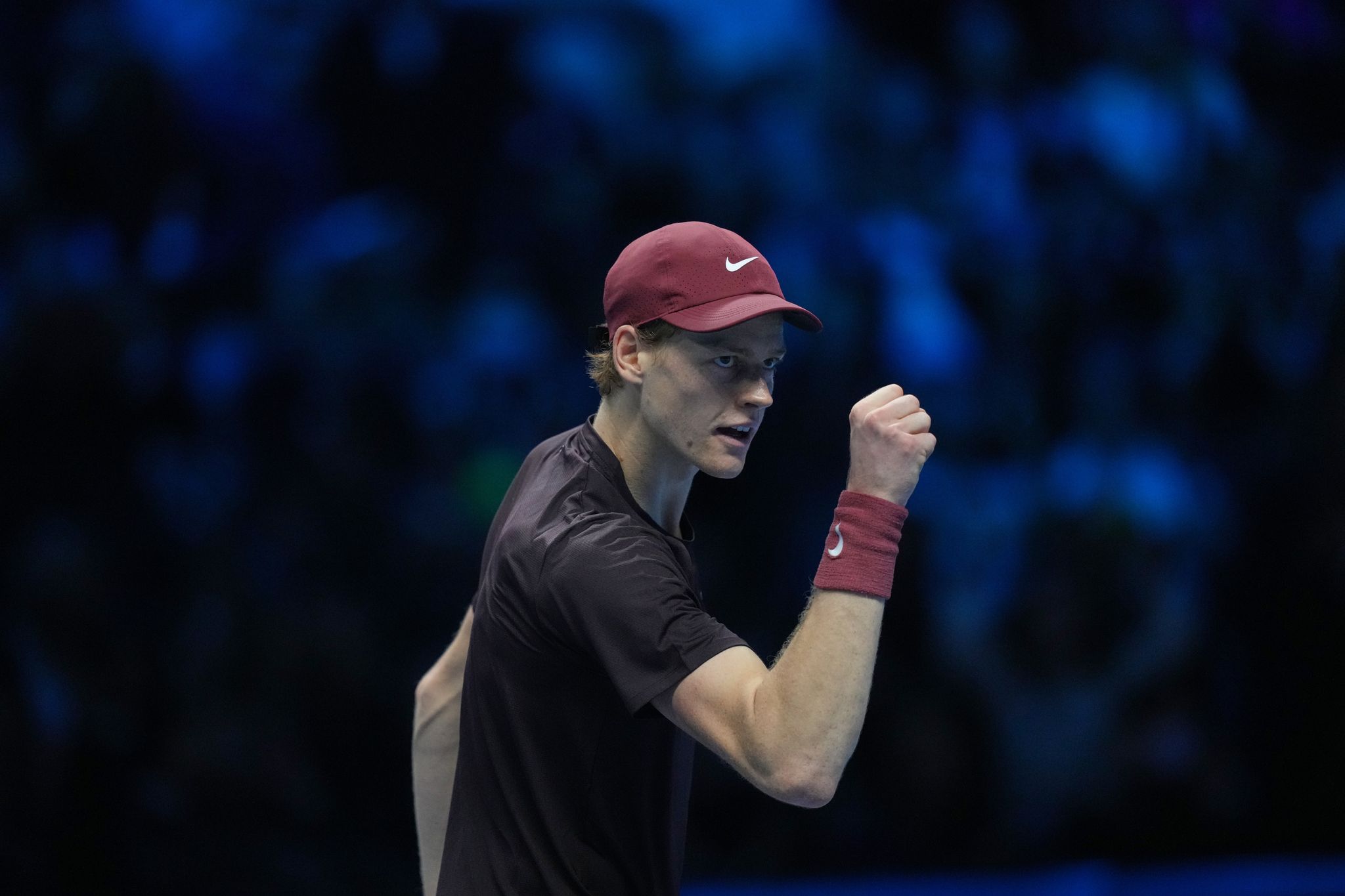 Italiens Tennisstar Jannik Sinner sichert sich zweiten ATP Finals-Titel in Serie