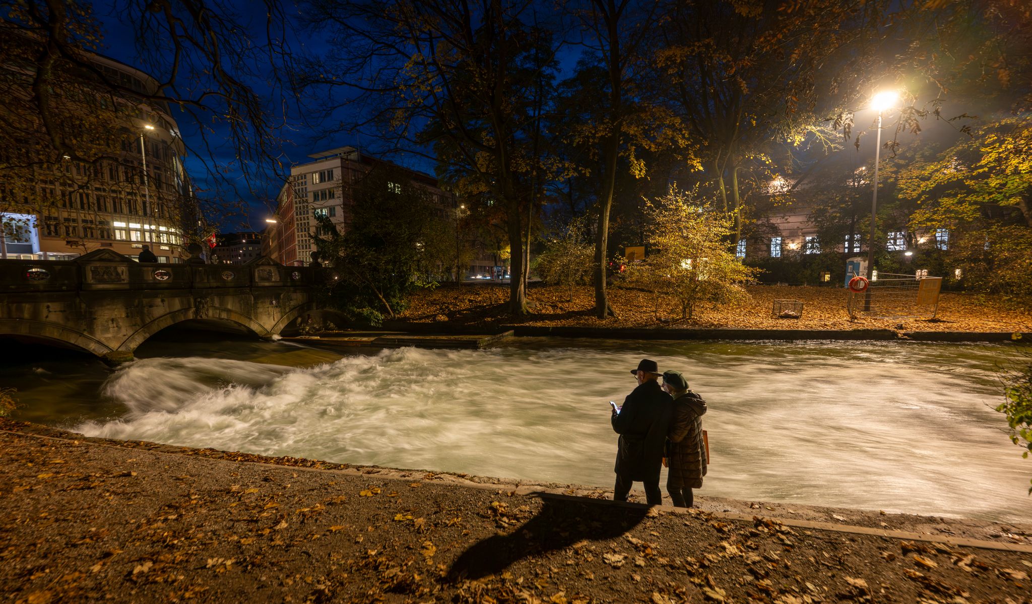 Surfer in Sorge: Eisbachwelle in München ist verschwunden