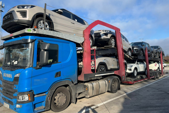 Wetteraukreis: Verkehrskontrolle stoppt Autotransporter