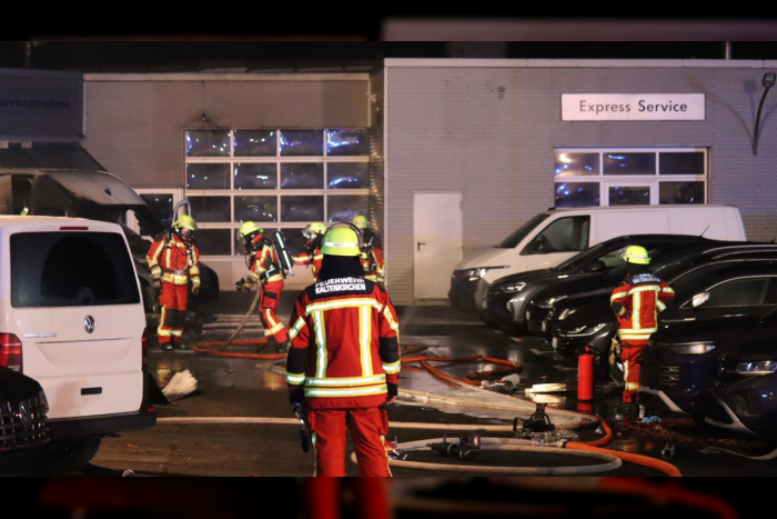 Pinneberg: Brand in Autohaus Kaltenkirchen
