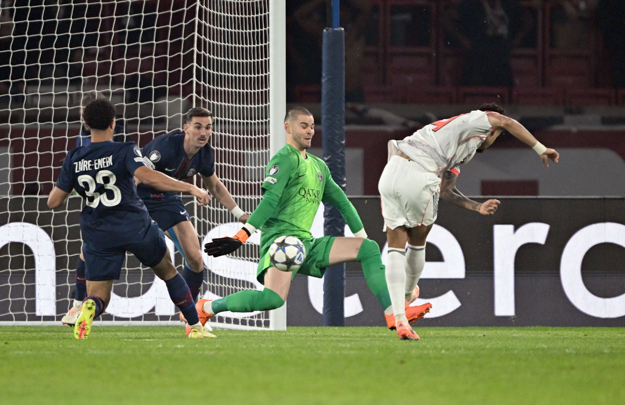 FC Bayern siegt gegen PSG trotz Unterzahl