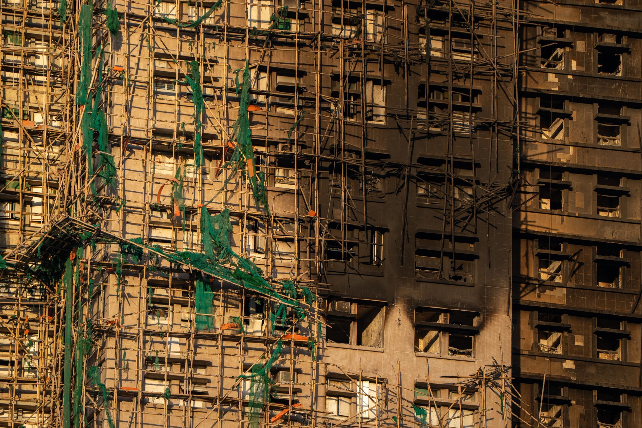 Acht weitere Festnahmen nach Großbrand in Hongkong