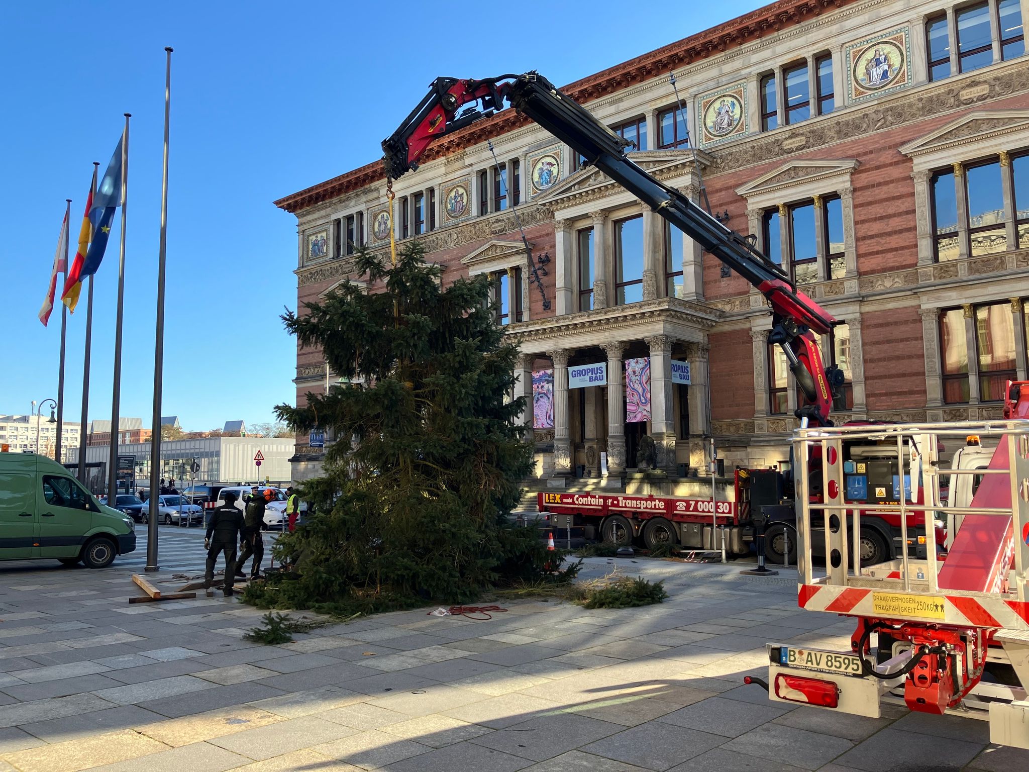 Weihnachtsbaum für Abgeordnetenhaus zerbricht – und nun?