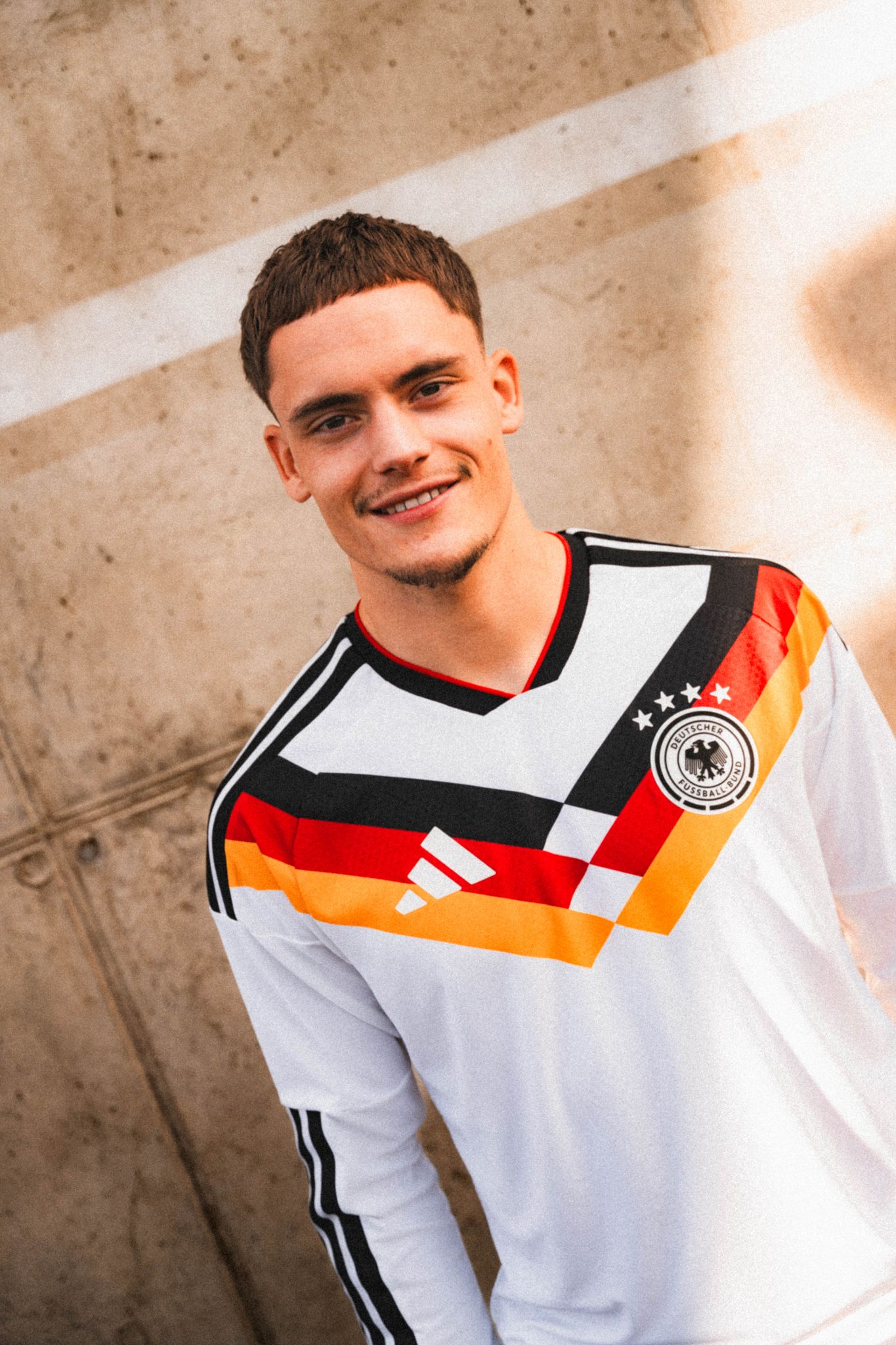 DFB und Adidas präsentieren neues Heim-Trikot im 90er-Jahre-Look