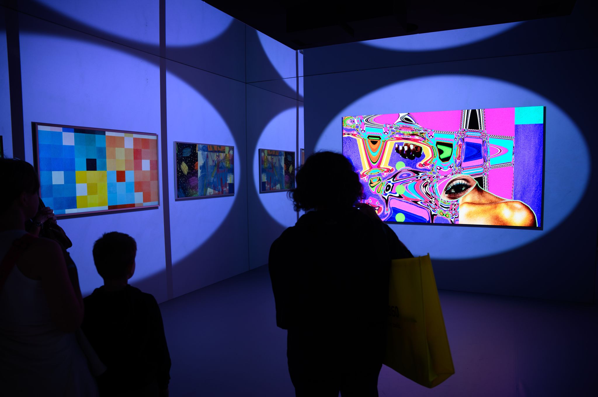 Fernseher und Smartphones vor Weihnachten deutlich billiger