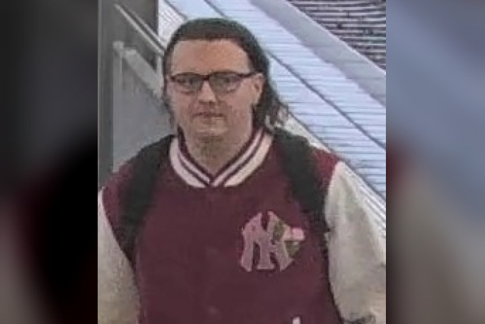 Gelnhausen: Vermisstensuche nach Toni Peter Heintz, Polizei sucht nach 27-jährigem Mann mit roter Collegejacke und schwarzen Schuhen