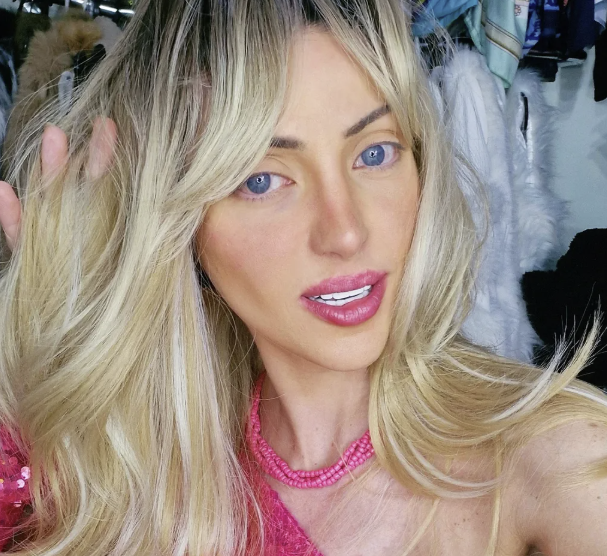 Brazilians „Human Barbie“ tot mit 31 Jahren – Influencerin starb nach 27 Schönheits-OPs unter mysteriösen Umständen