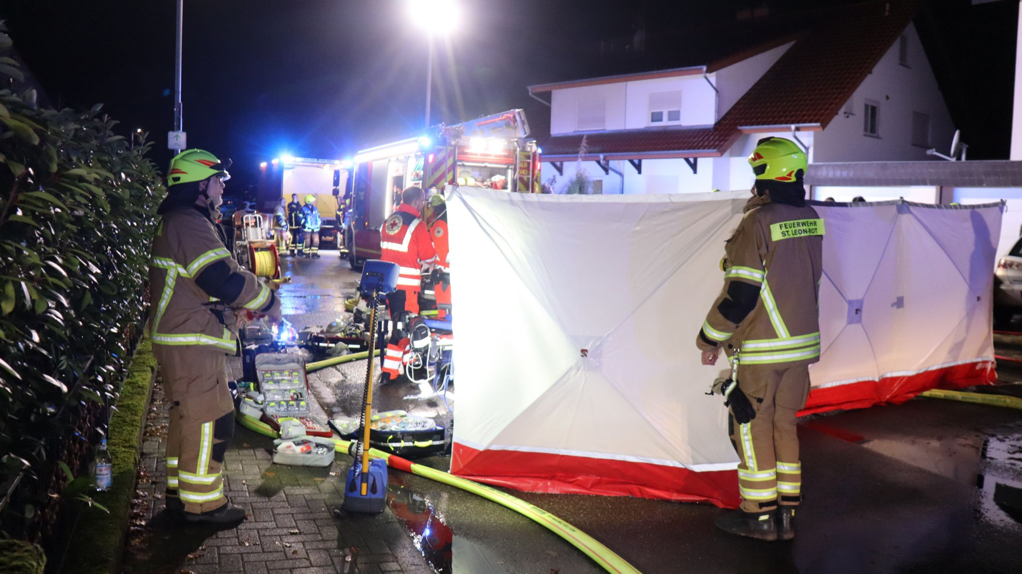 Zwei Menschen sterben bei Brand in Wohnhaus