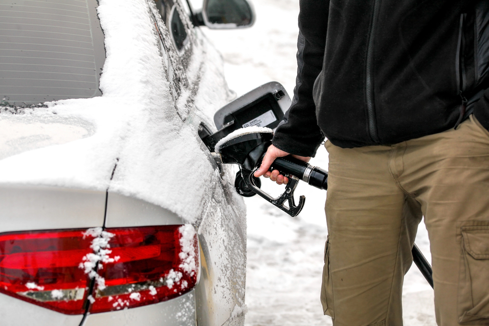 Sprit sparen im Winter: Dieser beliebte Trick schadet dem Motor