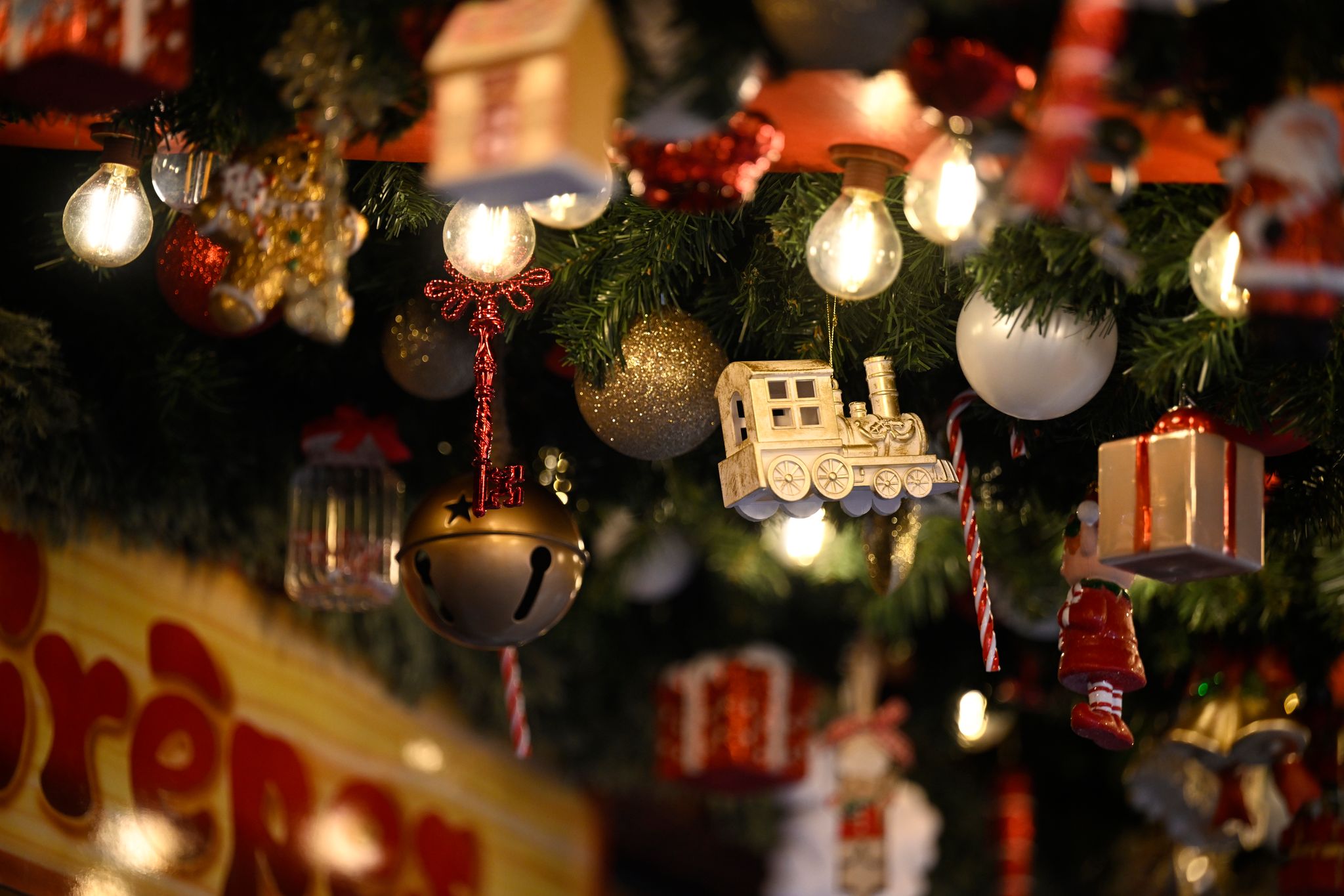 Zeugen melden bewaffneten Mann – Weihnachtsmarkt geräumt