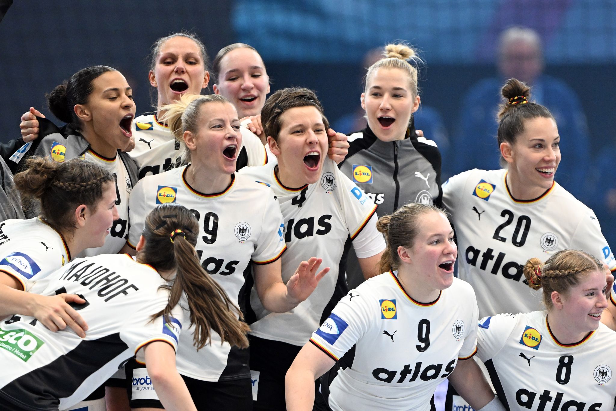 Deutschlands Handballerinnen auf Medaillenkurs