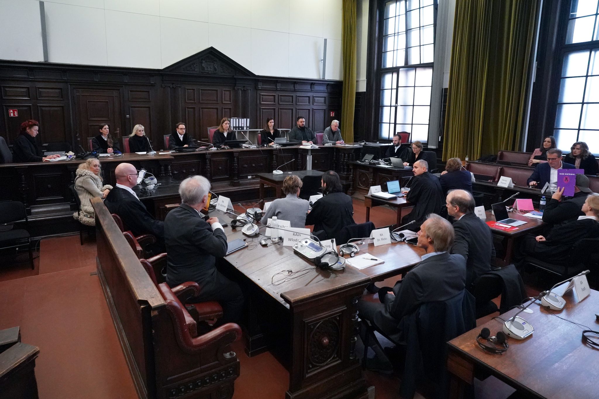 Chef der Entführer sagt aus, Luxushotel umsonst genutzt