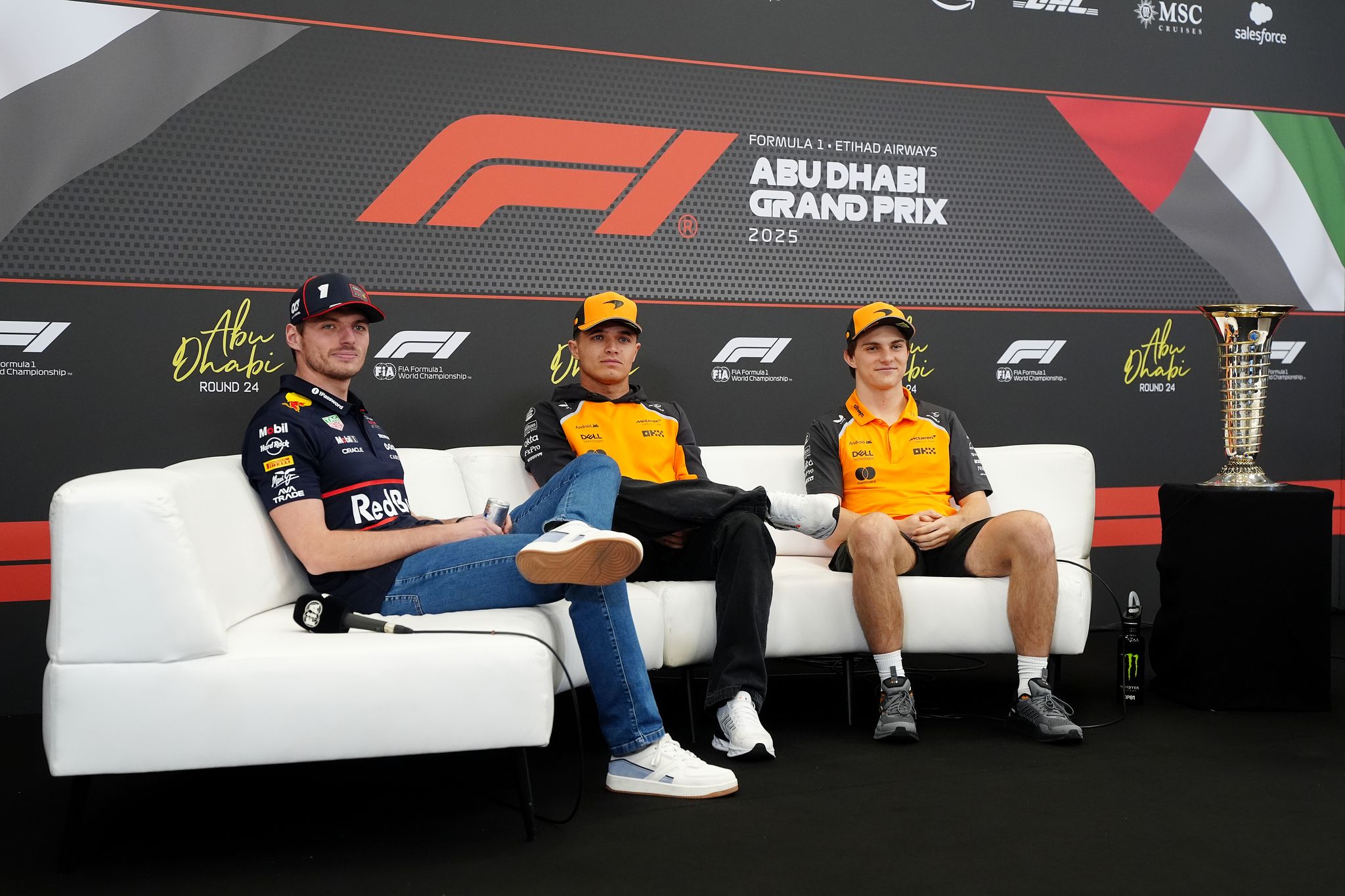 Mit Blick auf WM-Trophäe: Verstappen reicht den Druck weiter