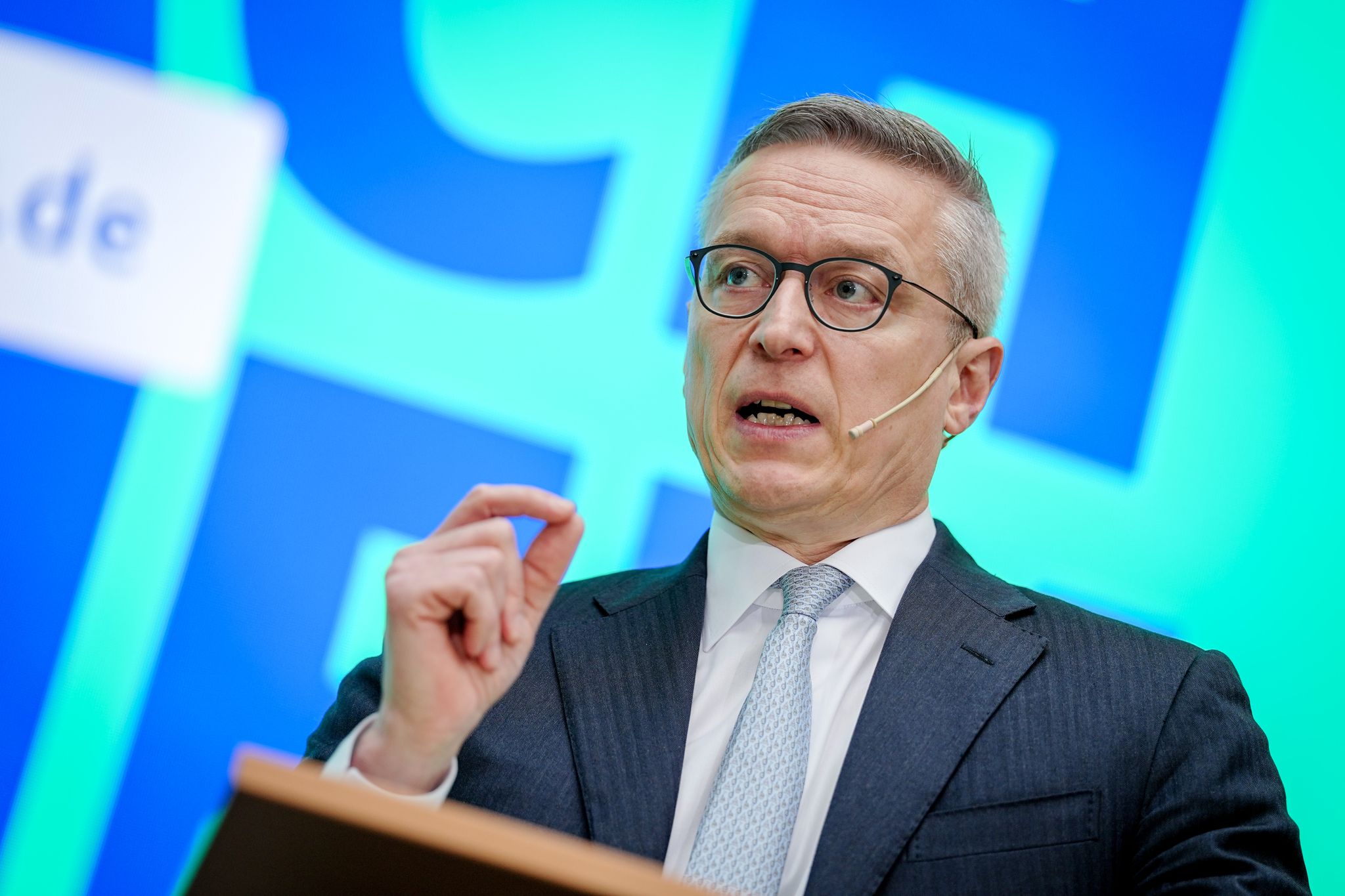 Die Revolution der Künstlichen Intelligenz: Gesellschaftliche Umbrüche und Chancen