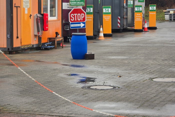 Osterrönfeld: Gefahrgut Einsatz auf Wertstoffhof