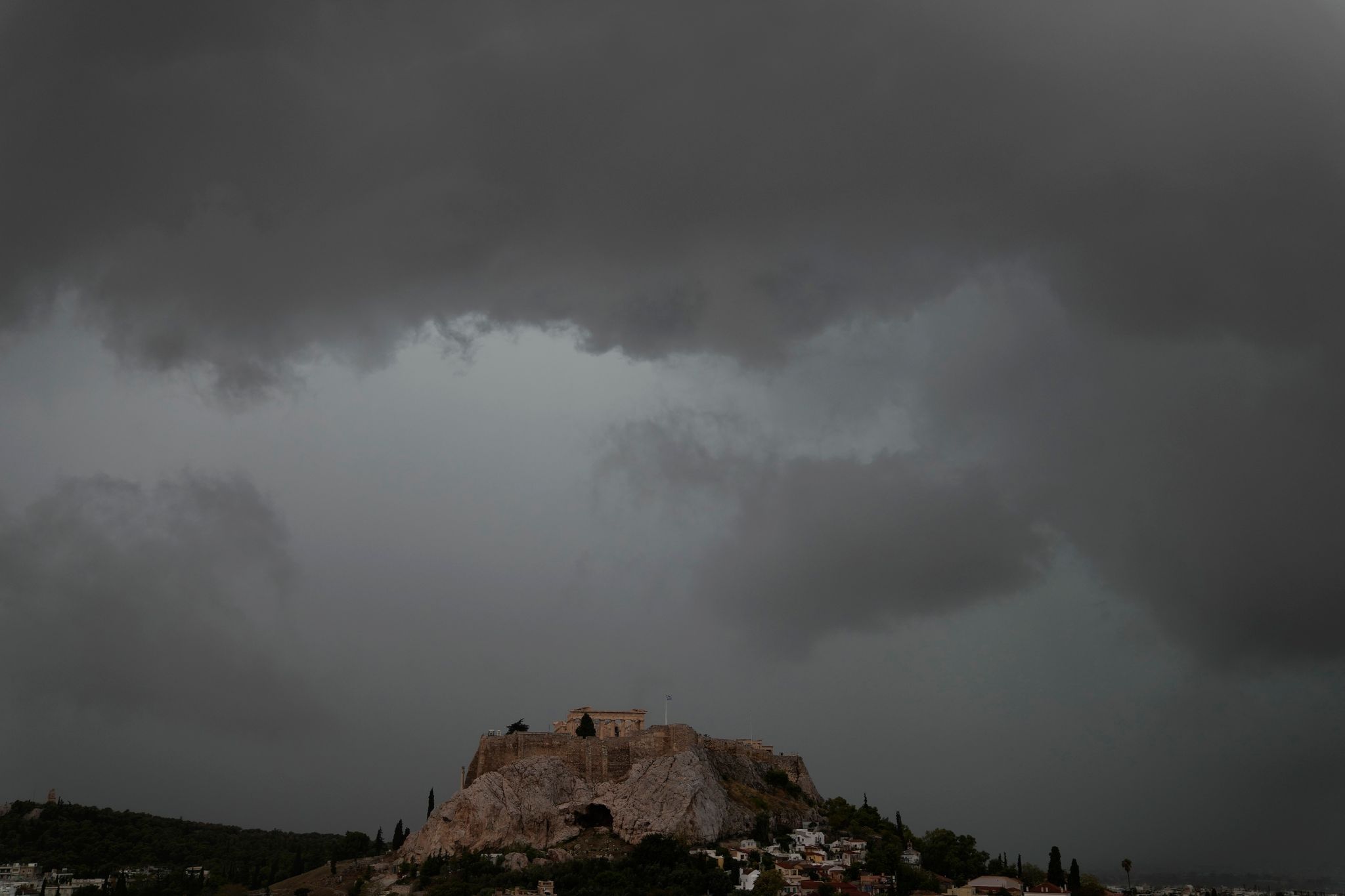 Sturm trifft Ägäis – Straßen überflutet, Schulen geschlossen