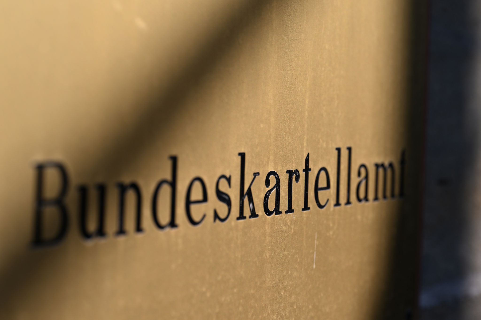 Preisbremsen-Überprüfung: Versorger zahlen Millionen zurück