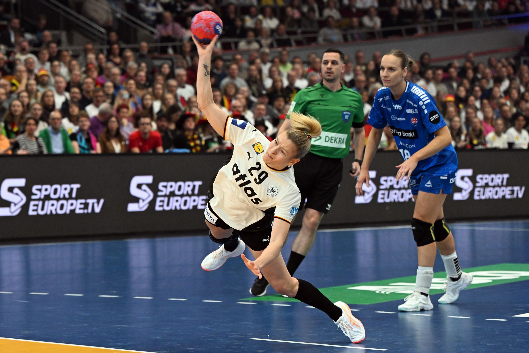 Deutsche Handballerinnen auf Kurs Viertelfinale bei Heim-WM