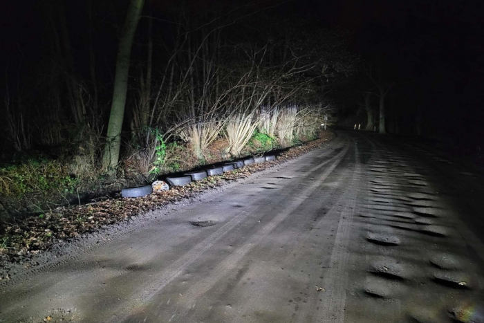 Elmshorn: Unbekannte entsorgen Altreifen am Fahrbahnrand