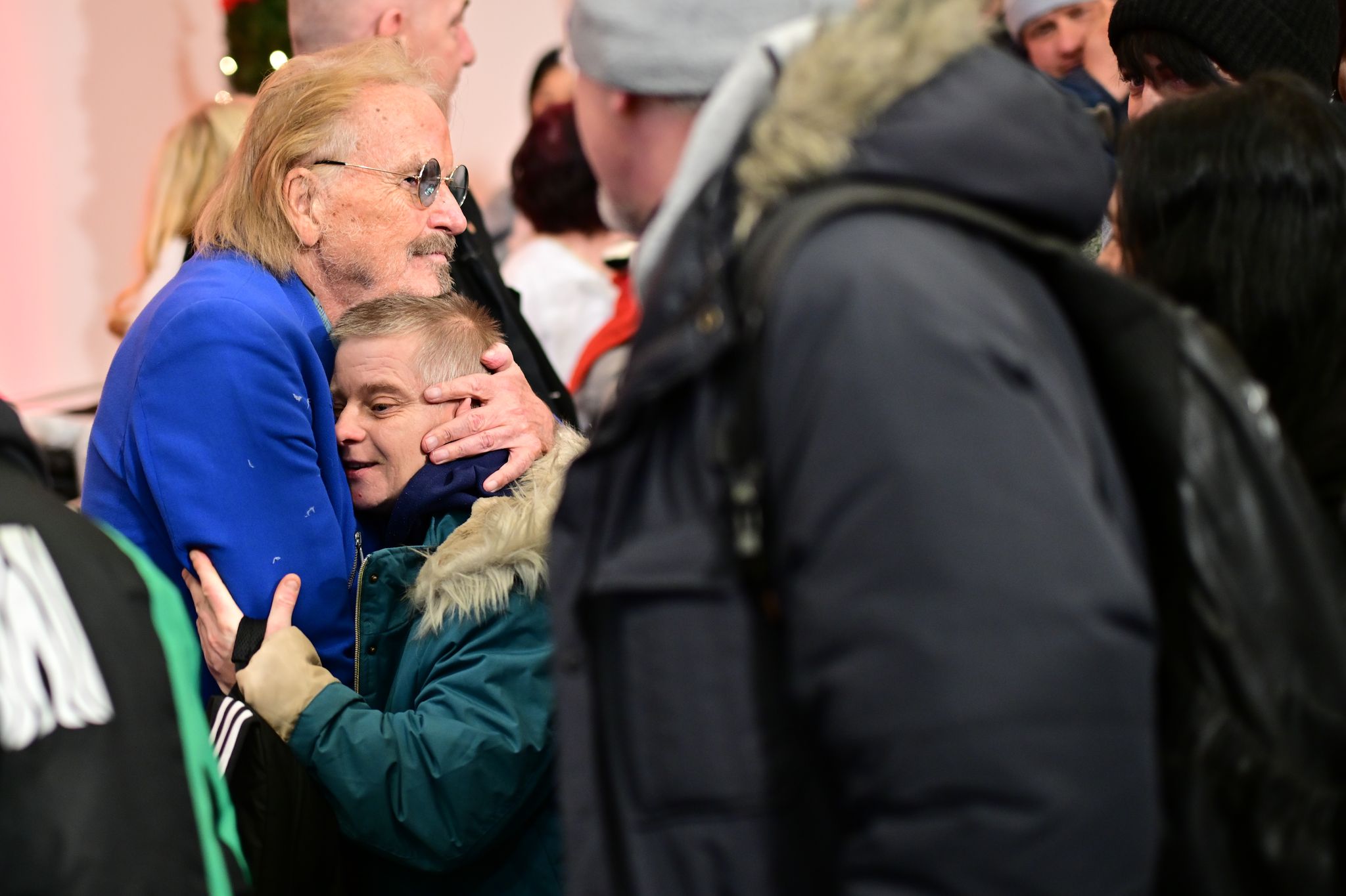 Gans und Geschenke: Frank Zander empfängt Hunderte Gäste
