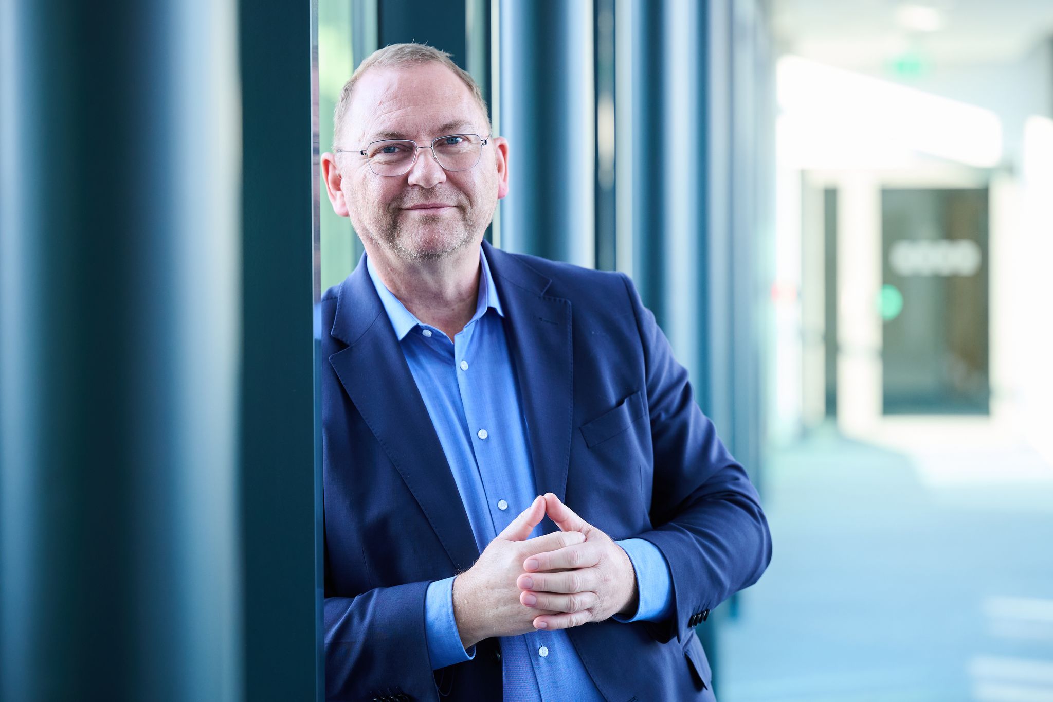 Verdi-Chef gegen Rechtstendenzen in Betrieben