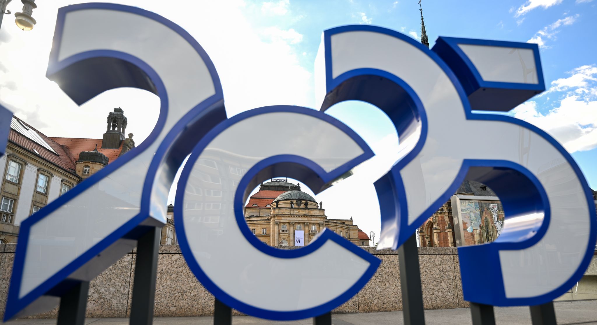 Das Jahr 2025: Von Waldbränden bis Handelsstreitigkeiten