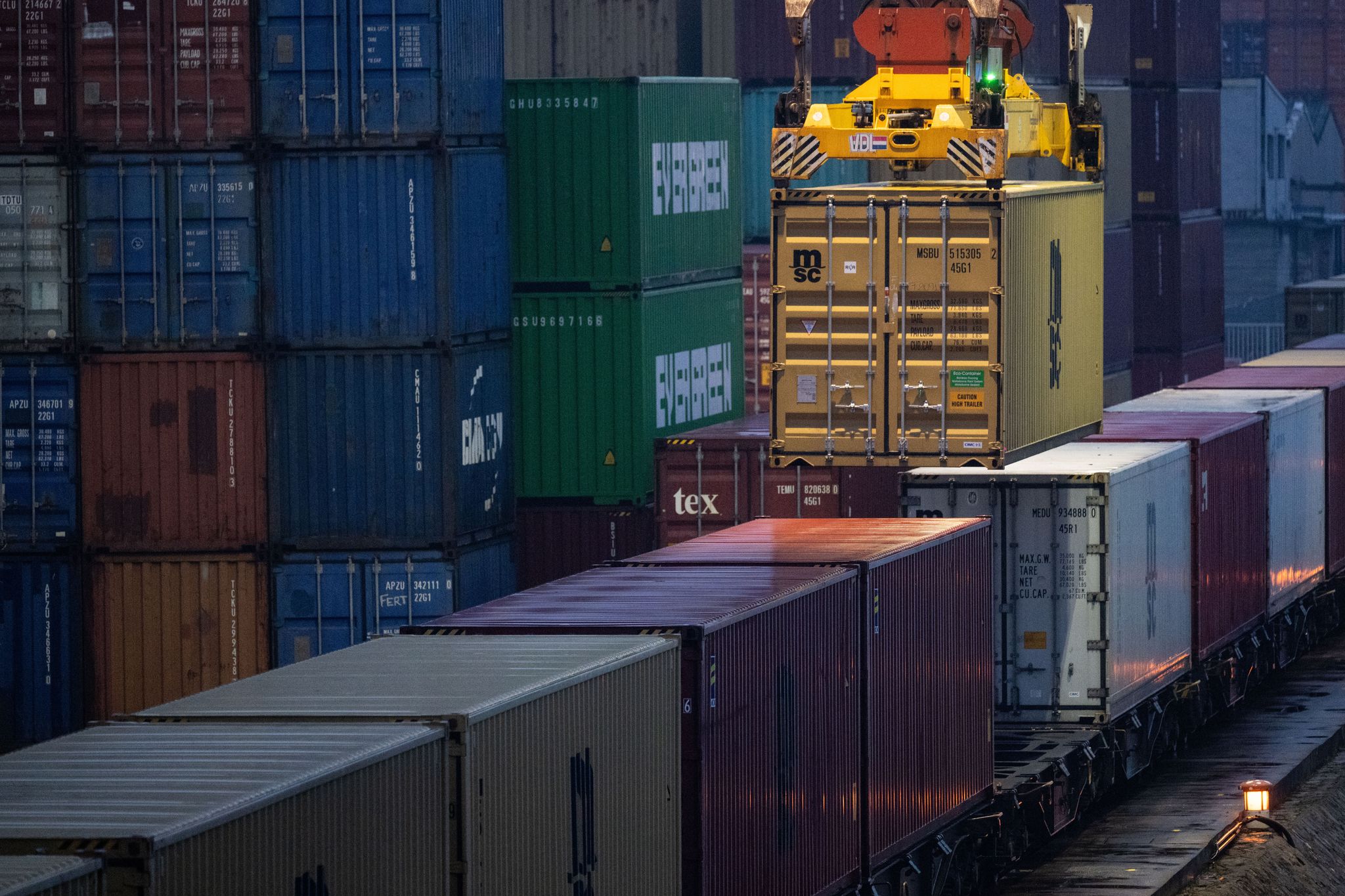 EU-Kommission plant stärkere Rohstoffkoordination und härtere Wirtschaftspolitik