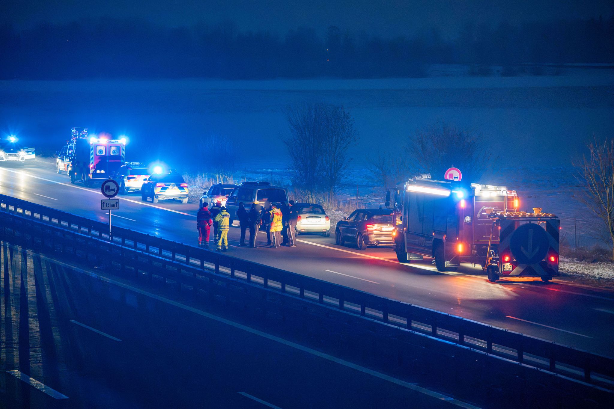 Mutmaßlicher Sprengstoff auf A3 – zwei Festnahmen