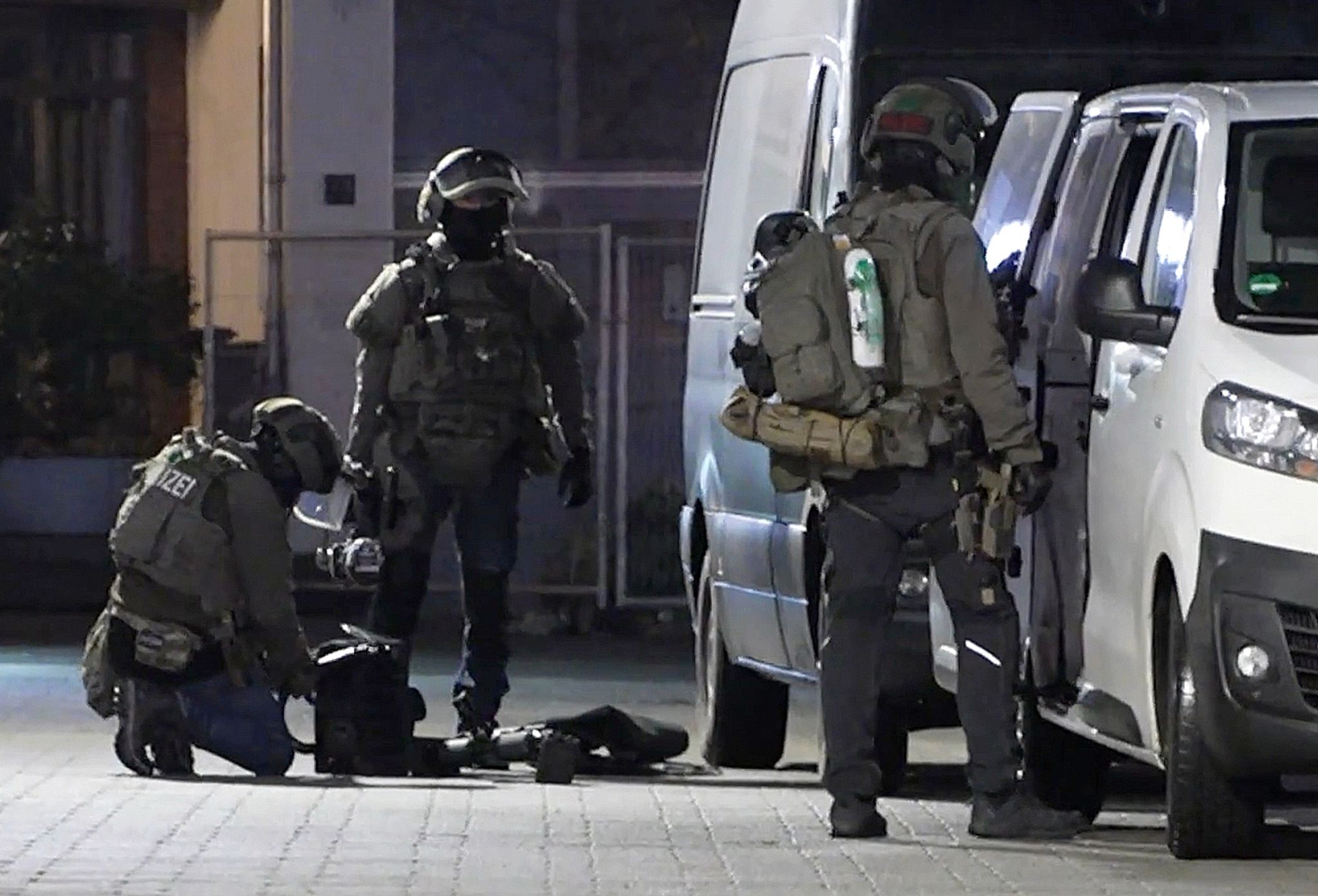 Puzzlearbeit nach Millionen-Coup: Bank noch für Wochen zu