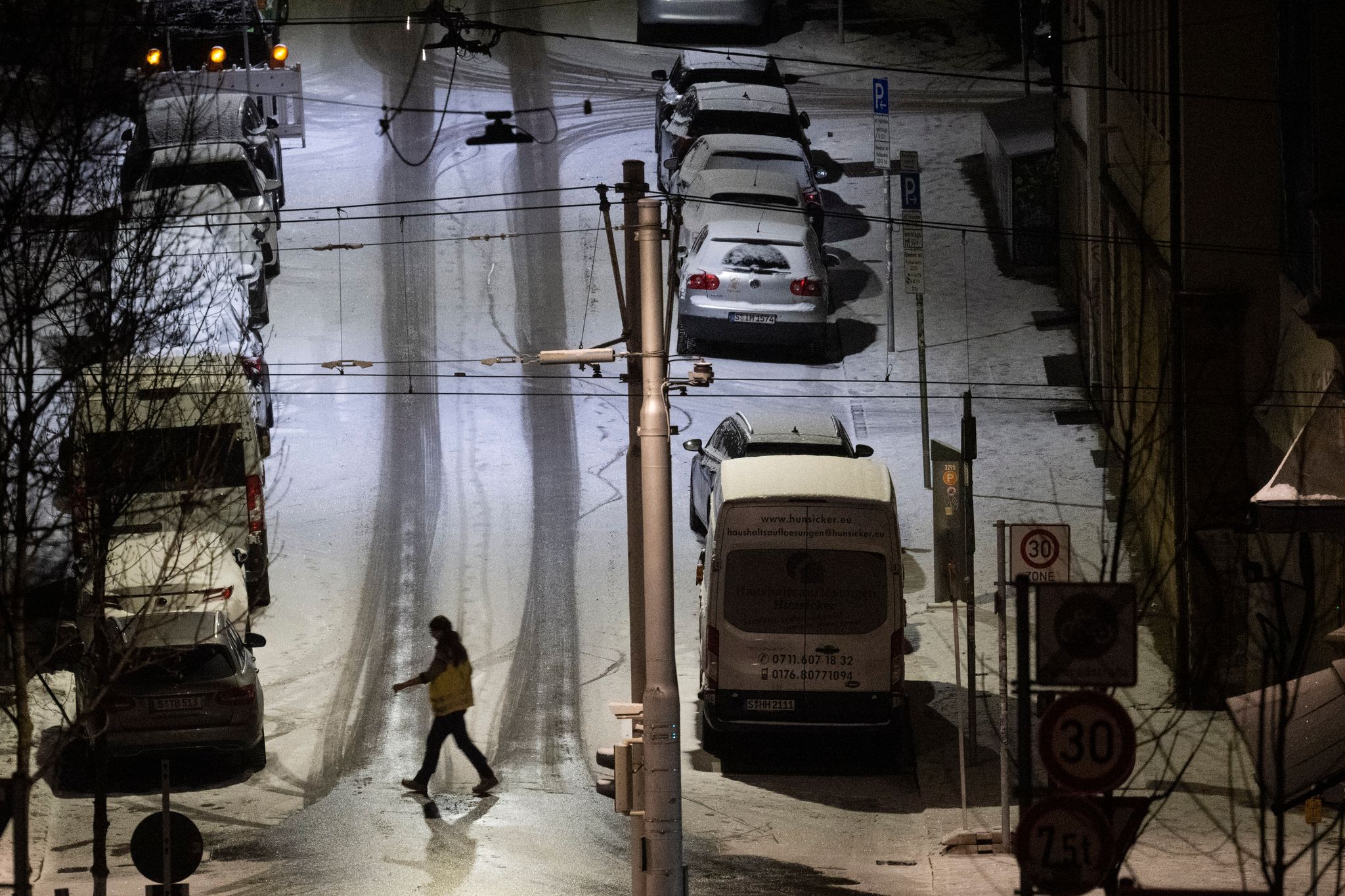 Wetterdienst warnt vor Glätte: Schnee und Frost bleiben