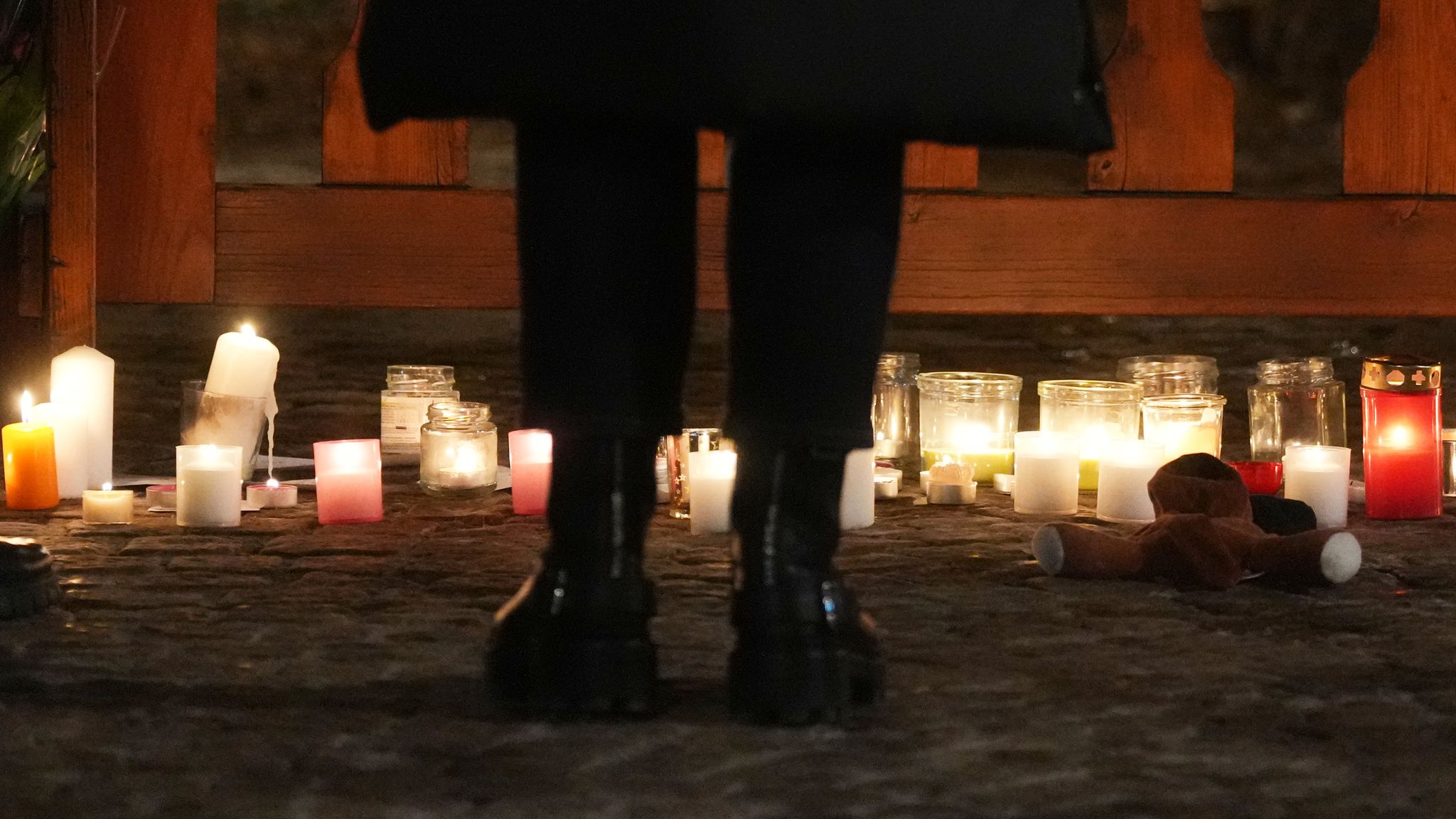 Verheerendes Feuer in Schweizer Bar: Zahlreiche Verletzte mit lebensbedrohlichen Verbrennungen