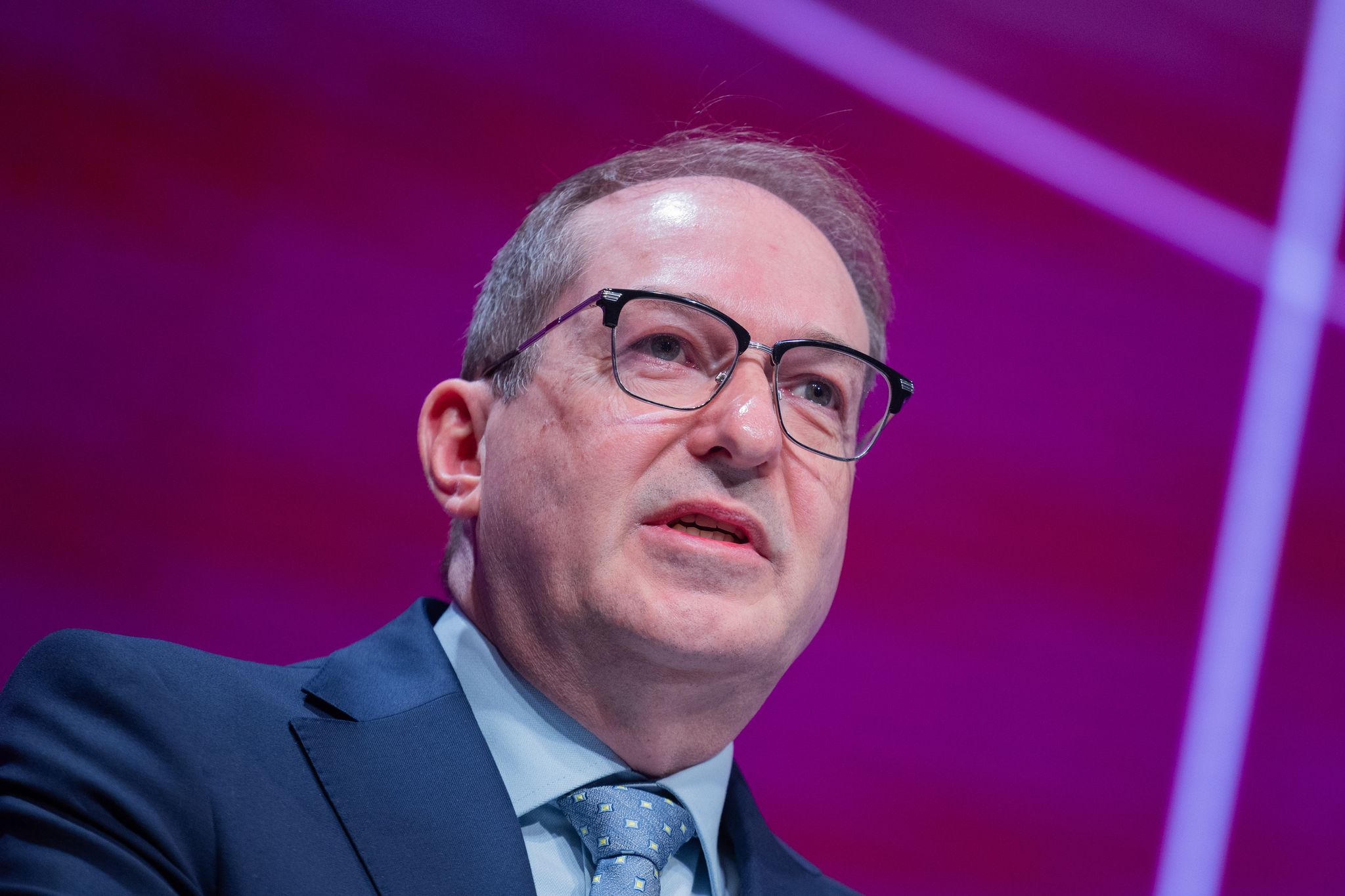 Dobrindt will mehr Schlagkraft des Staats