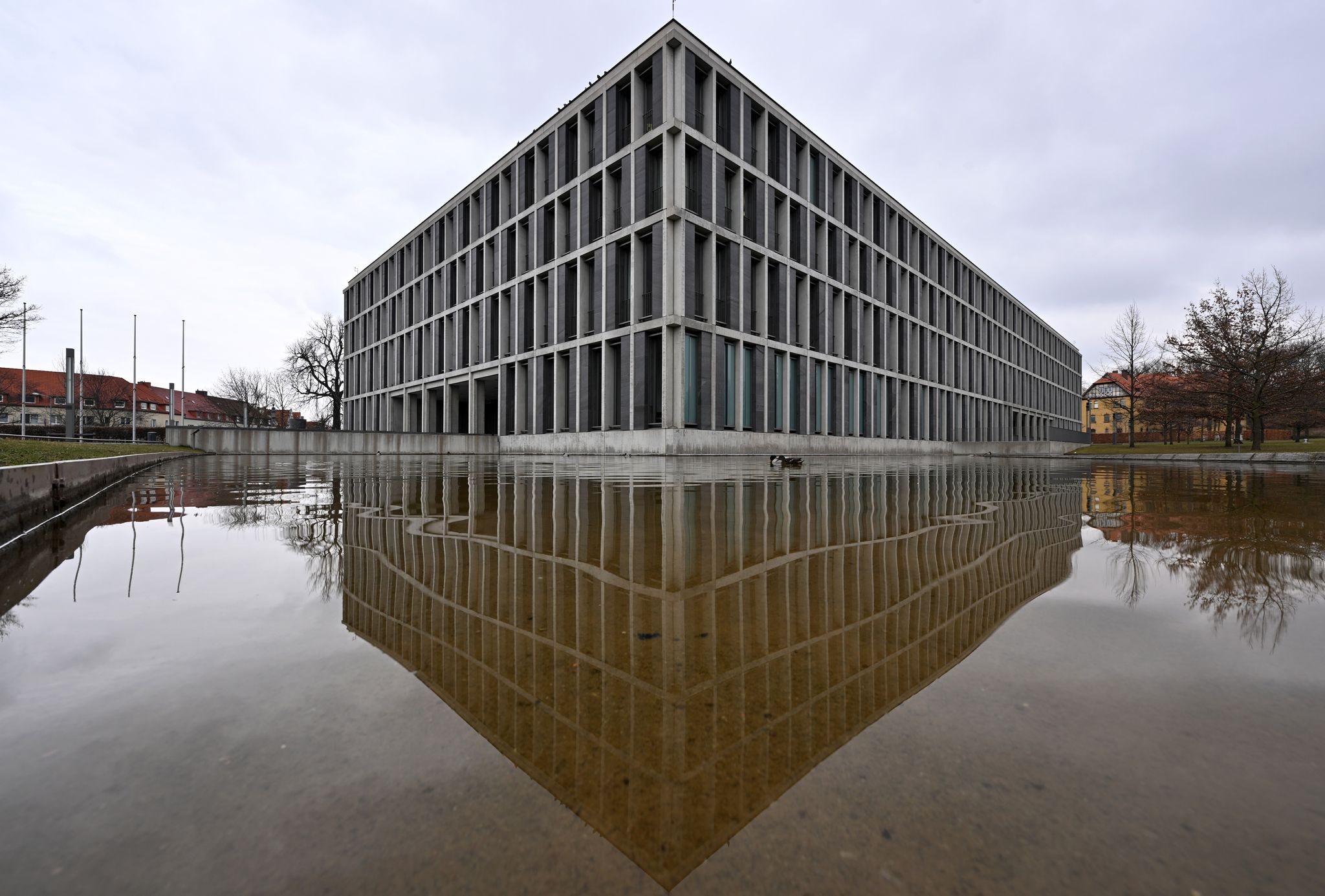 Urteil: Kontrolleurin am Flughafen darf Kopftuch tragen