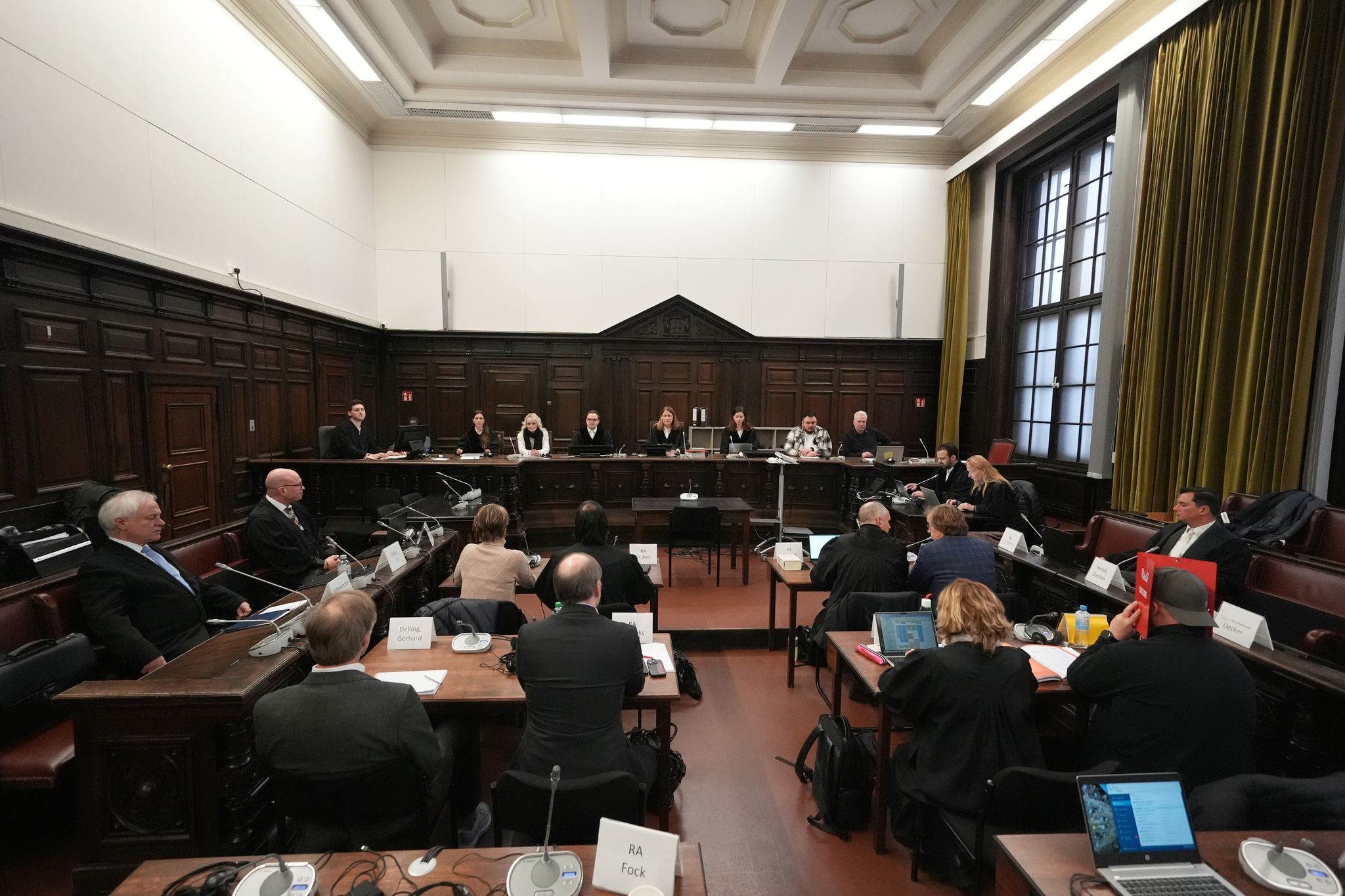 Zeugen beeinflusst? Block-Anwalt will Verfahrens-Einstellung