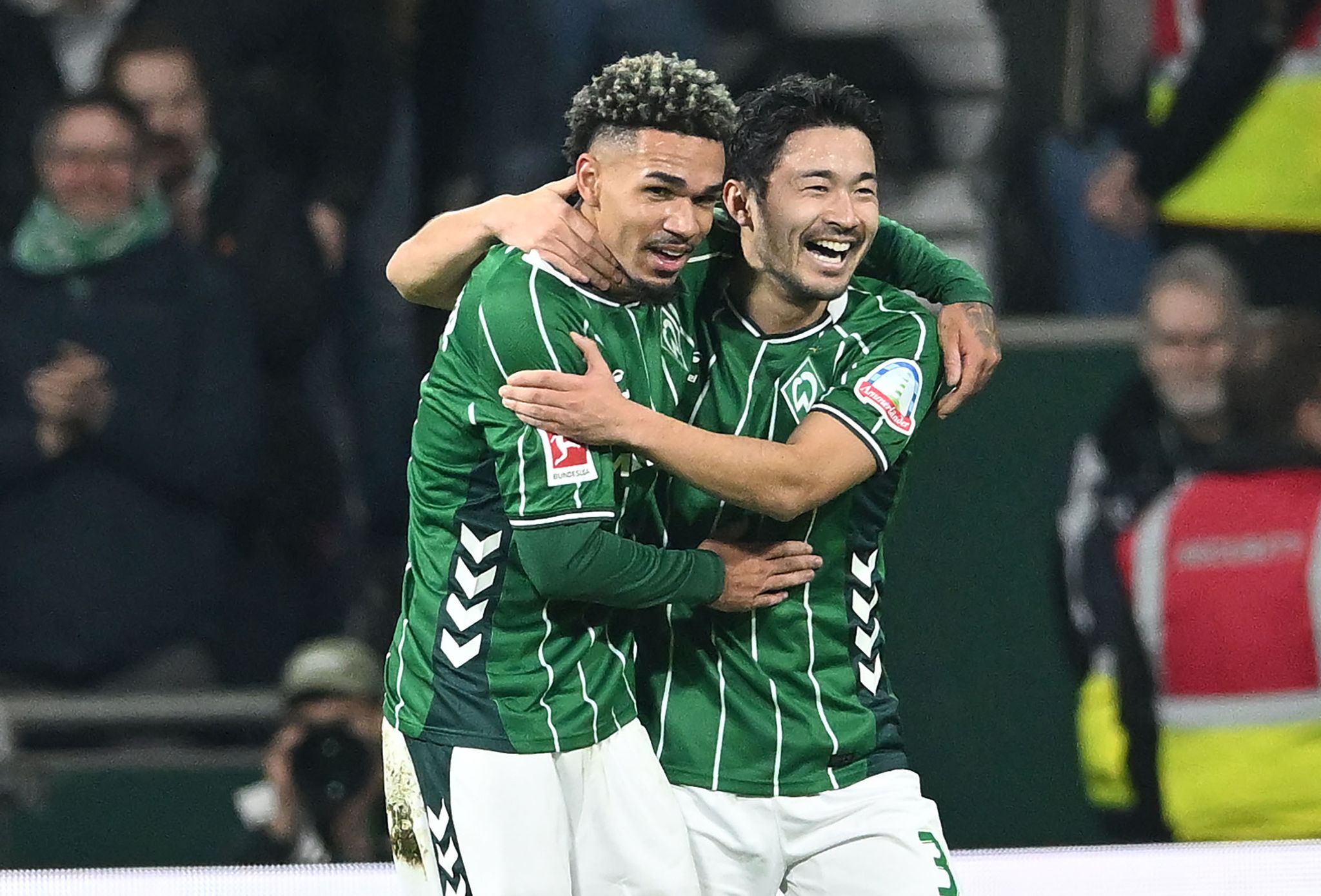 Werder Bremen und Eintracht Frankfurt trennen sich 3:3 nach turbulentem Spiel