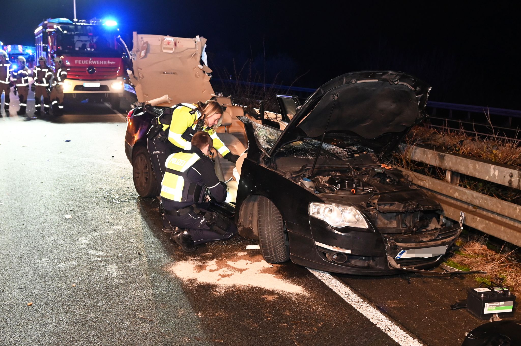 Ein Toter bei schwerem Unfall auf A43