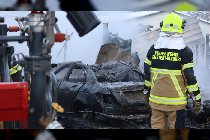 Norderstedt: Brand Werkstattgebäude in Henstedt-Ulzburg