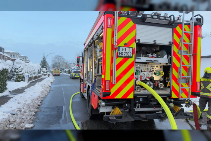 Garagenbrand in Rellingen: Feuerwehren im Einsatz
