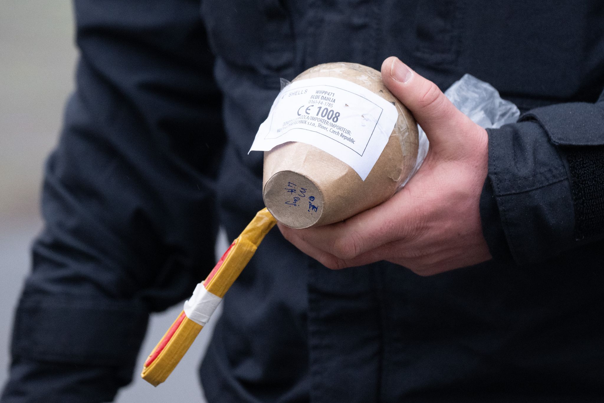 Schwerstverletztes Kind in Berlin – illegale Kugelbombe?