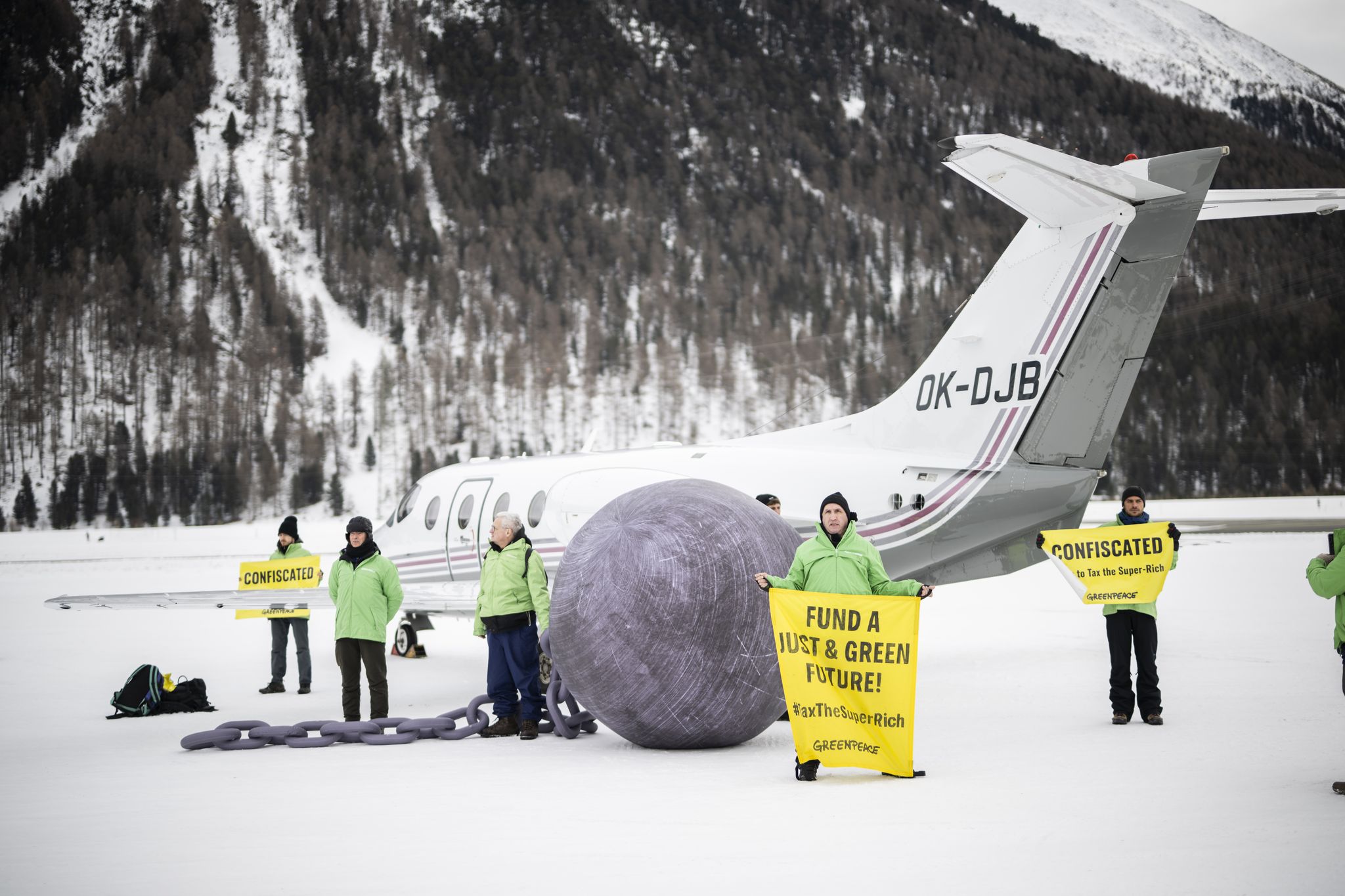 Greenpeace kritisiert: Topmanager und Politiker fliegen klimaschädlich nach Davos